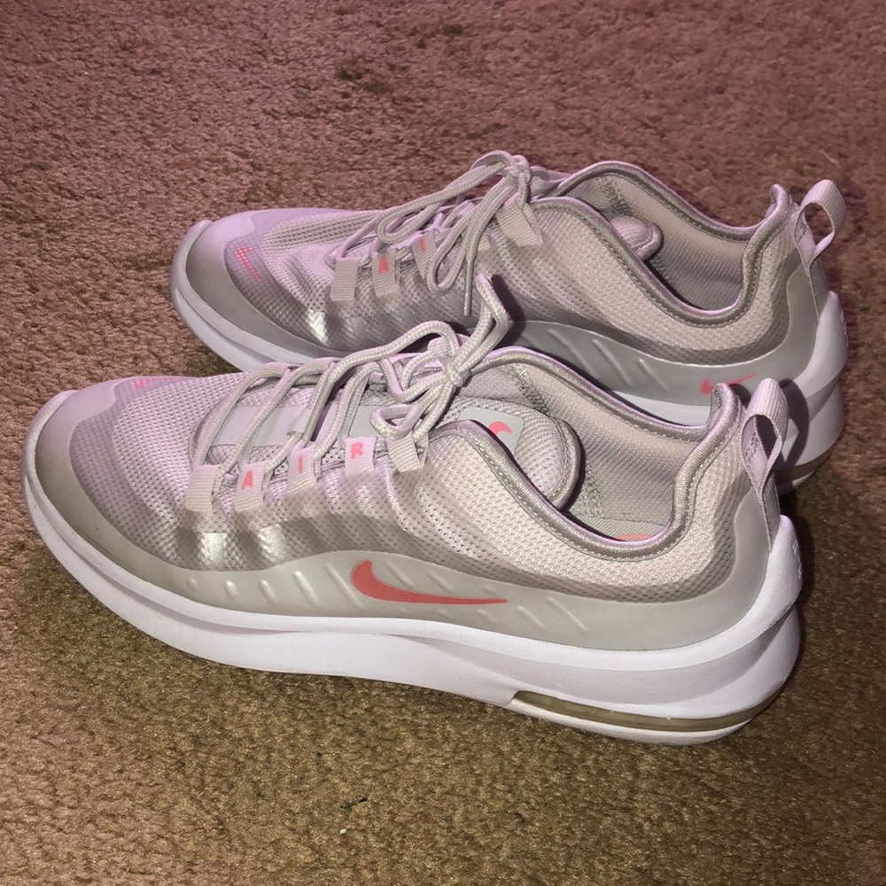 nike air max axis sneakers